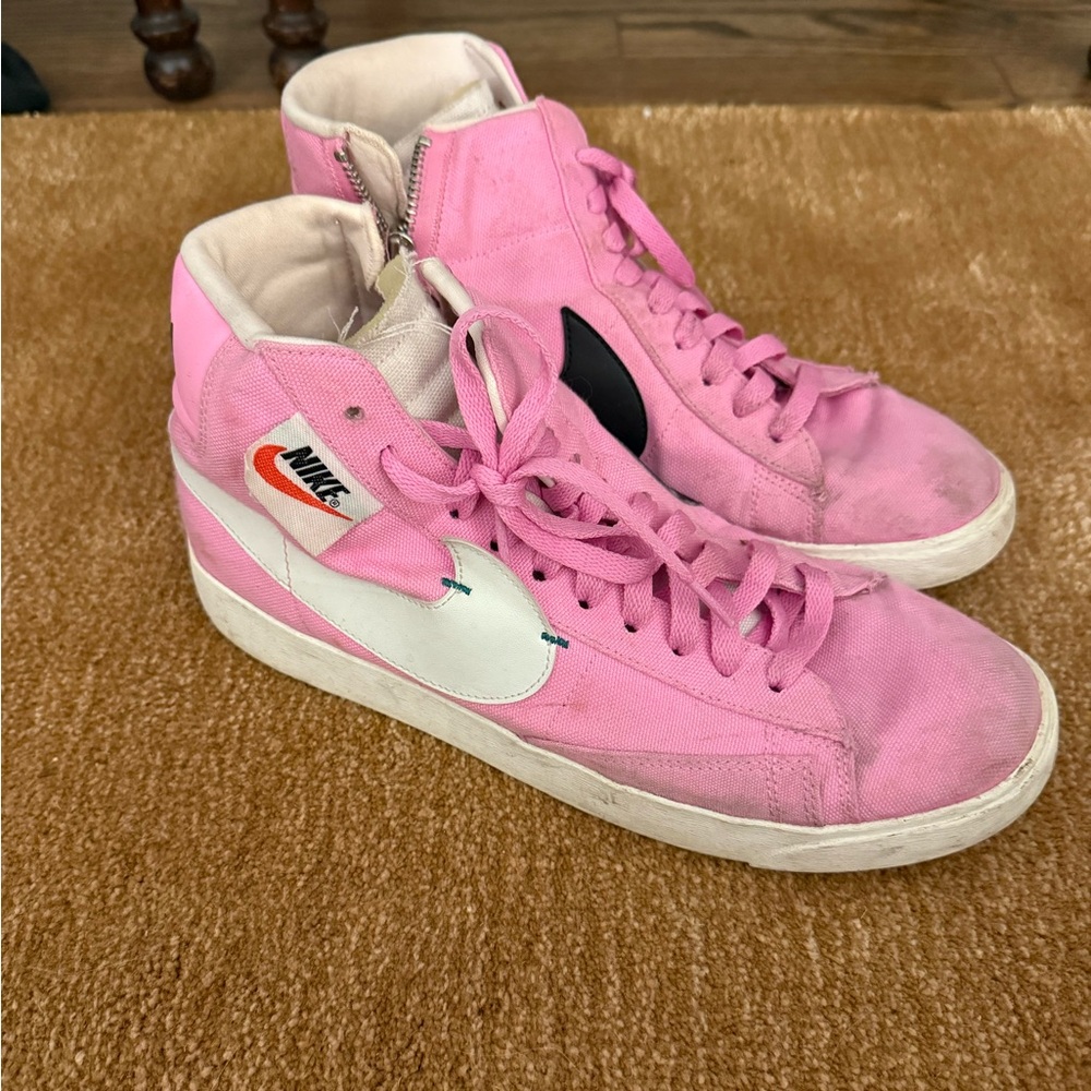 Nike Pink High-Top Canvas Sneakers with White Swoosh - Picture 2 of 2